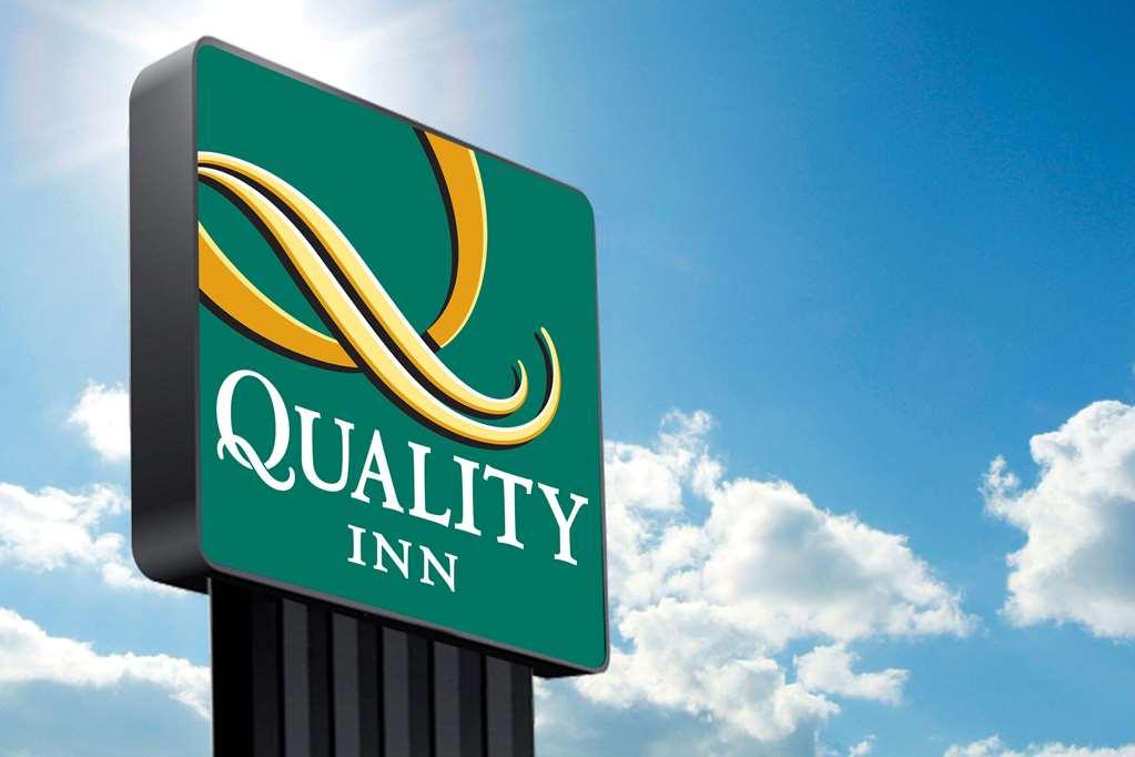 Quality Inn Albuquerque East I-40 Juan Tabo Exit Екстер'єр фото