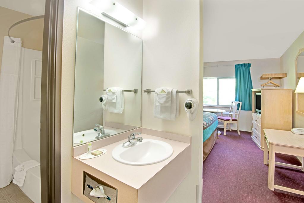 Quality Inn Albuquerque East I-40 Juan Tabo Exit Екстер'єр фото