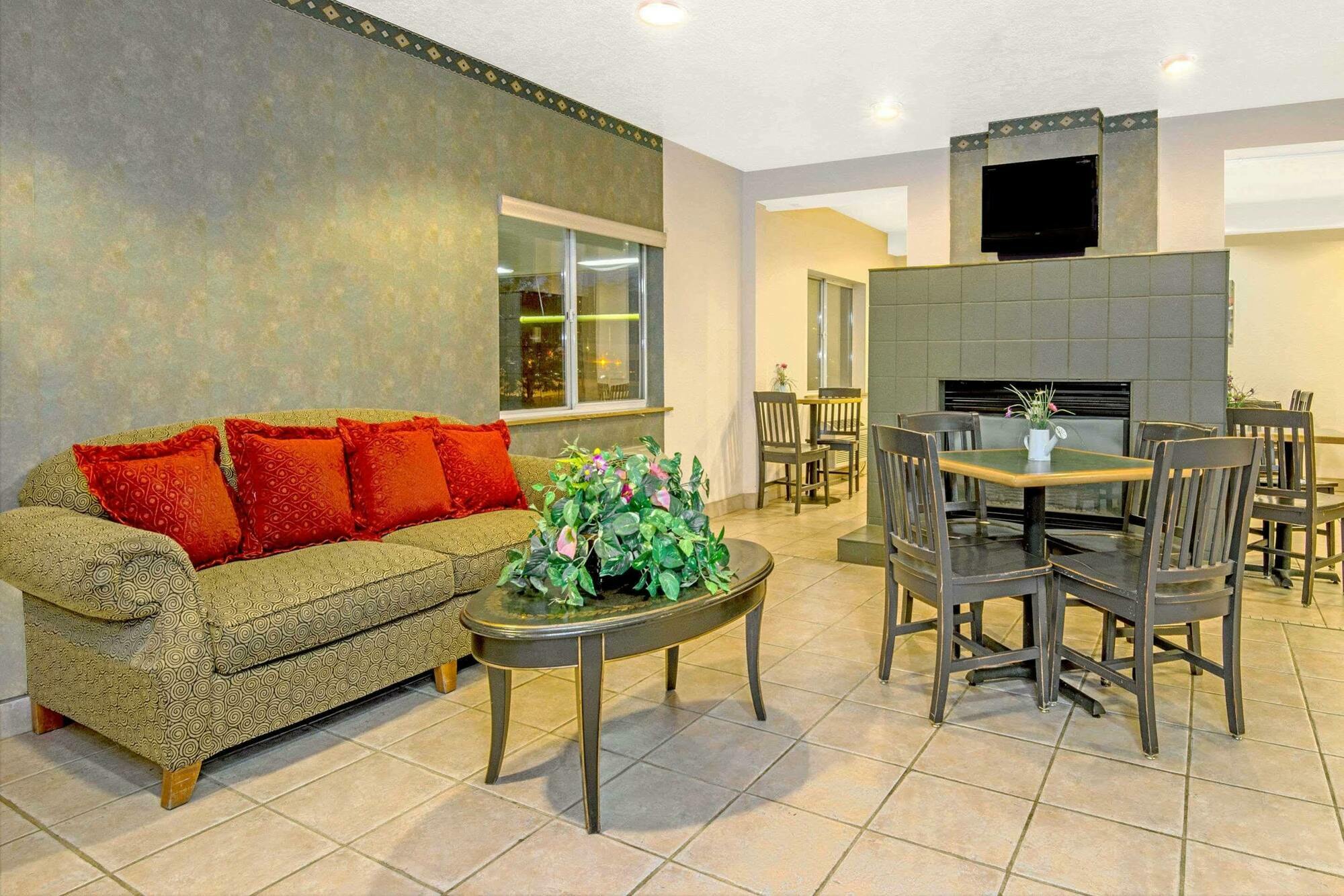 Quality Inn Albuquerque East I-40 Juan Tabo Exit Екстер'єр фото